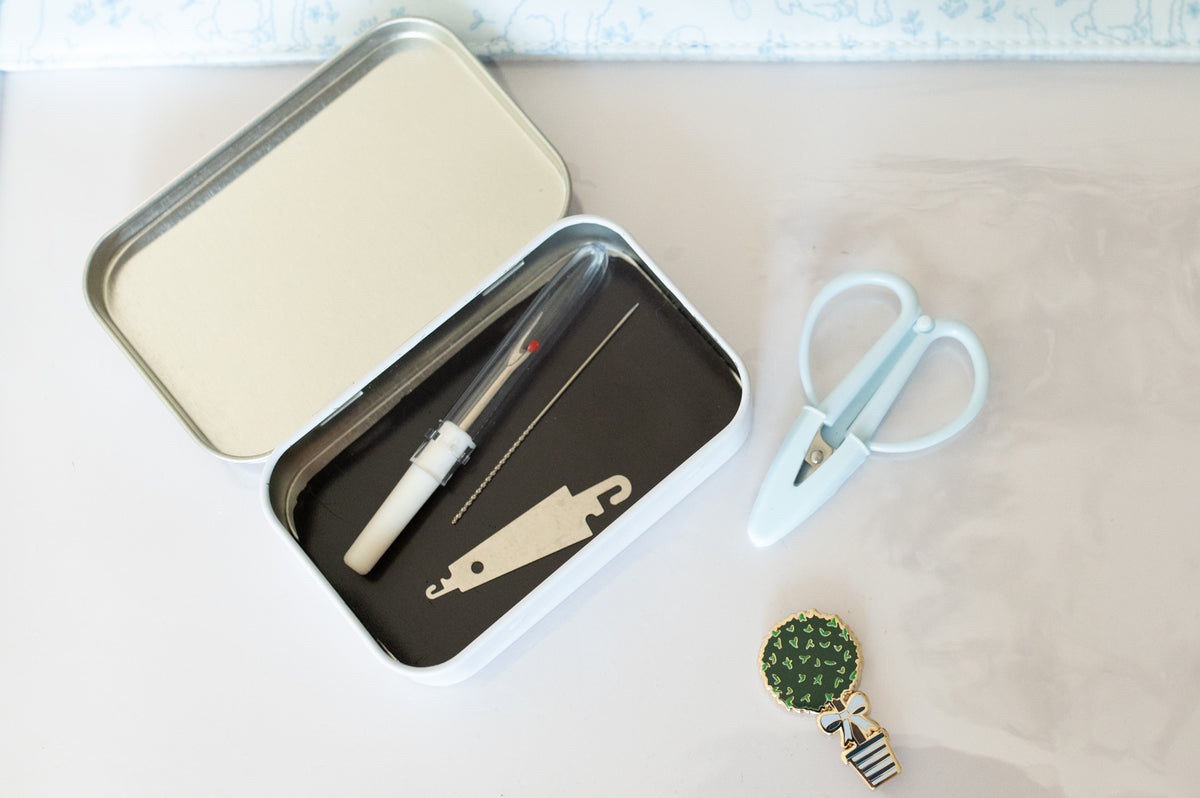 The Needlepoint Essentials Bundle - 11x14 G&L Bag